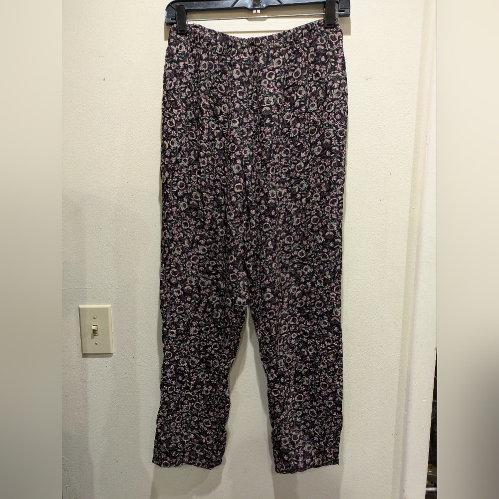 Petite Sophisticate Black and Pink Floral Pants Size 6p